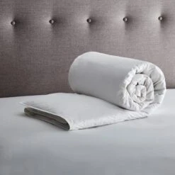Fogarty Anti-Allergy White Goose Feather And Down 7.5 Tog Duvet 11 Fogarty Anti-Allergy White Goose Feather And Down 7.5 Tog Duvet -Home Luxe Studio 1000114309 alt02