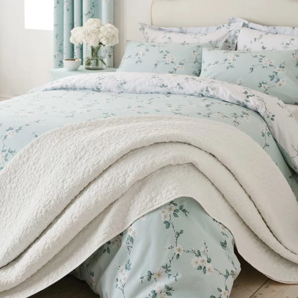 Bloom Floral White Quilted Bedspread 4 Bloom Floral White Quilted Bedspread - Image 2
