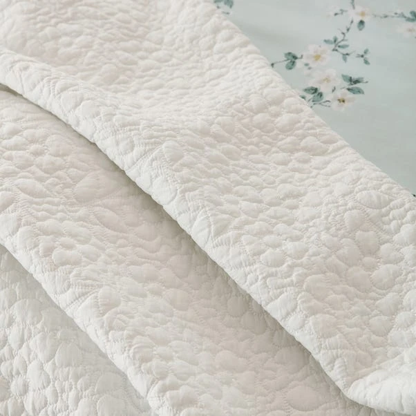 Bloom Floral White Quilted Bedspread 5 Bloom Floral White Quilted Bedspread - Image 3