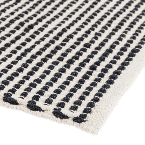Flat Weave Monochrome Bath Mat 5 Flat Weave Monochrome Bath Mat - Image 3