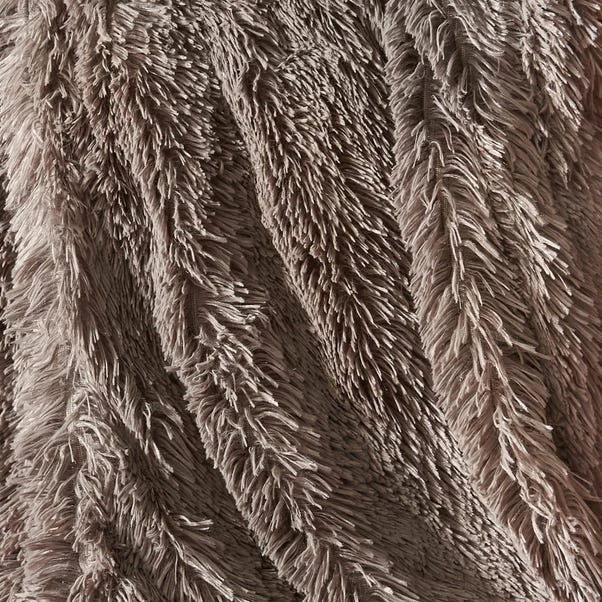 Catherine Lansfield Cuddly Deep Pile Throw 4 Catherine Lansfield Cuddly Deep Pile Throw - Image 2
