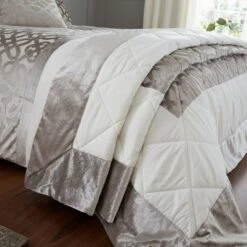 Catherine Lansfield Natural Lattice Cut Velvet Bedspread