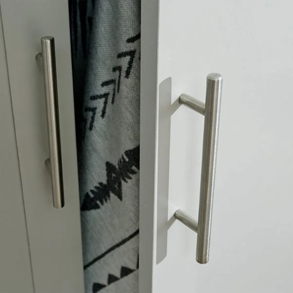 Lancaster Triple Wardrobe 8 Lancaster Triple Wardrobe - Image 6