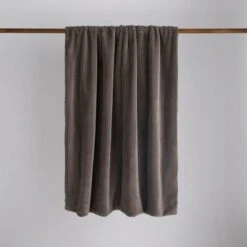 Lenon Faux Fur Throw, Grey 130cm X 170cm 8 Lenon Faux Fur Throw, Grey 130cm X 170cm -Home Luxe Studio 30825796 alt01