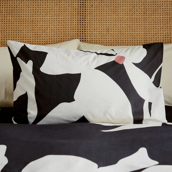 Leila Floral Black Duvet Cover And Pillowcase Set 4 Leila Floral Black Duvet Cover And Pillowcase Set - Image 2