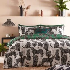 Furn. Wildcat Duvet Cover And Pillowcase Set Jungle Green -Home Luxe Studio 30877033 alt01