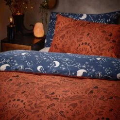 Furn. Witchy Vibes Duvet Cover And Pillowcase Set Rust 24 Furn. Witchy Vibes Duvet Cover And Pillowcase Set Rust -Home Luxe Studio 30877043 alt02