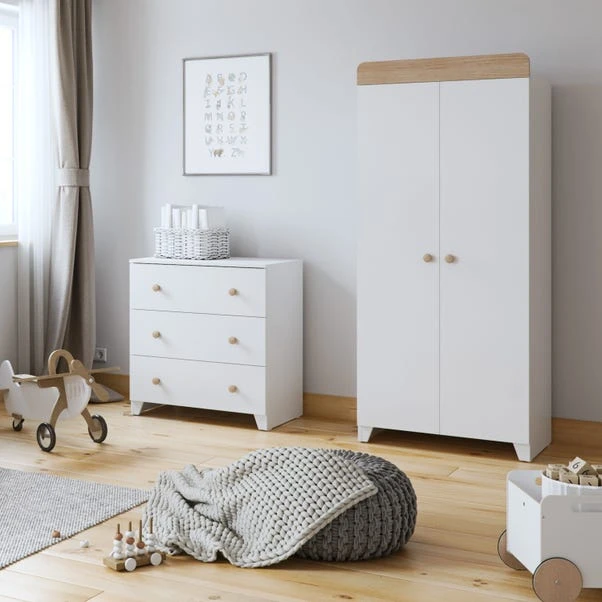 Little Acorns Classic Oak Effect 3 Drawer Chest And Wardrobe Nursery Set 14 Little Acorns Classic Oak Effect 3 Drawer Chest And Wardrobe Nursery Set - Image 12