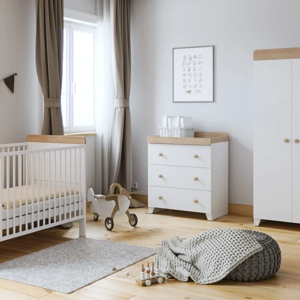 Little Acorns Classic Oak Effect 3 Piece Nursery Furniture Set 12 Little Acorns Classic Oak Effect 3 Piece Nursery Furniture Set - Image 10