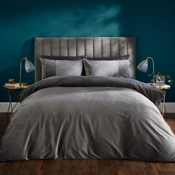 Liliana Pleated Luxury Velvet Duvet Cover And Pillowcase Set 7 Liliana Pleated Luxury Velvet Duvet Cover And Pillowcase Set - Image 5