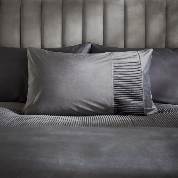 Liliana Pleated Luxury Velvet Duvet Cover And Pillowcase Set 8 Liliana Pleated Luxury Velvet Duvet Cover And Pillowcase Set - Image 6