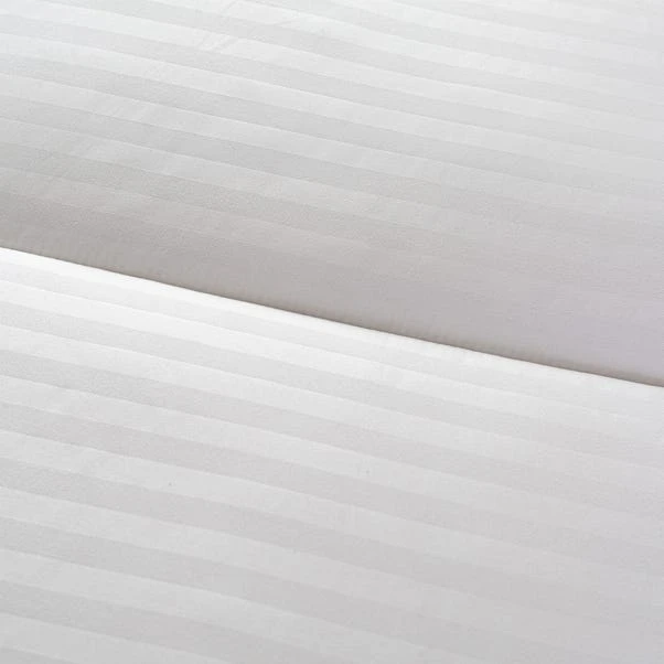Snuggledown Luxurious Hotel 10.5 Tog Duvet 5 Snuggledown Luxurious Hotel 10.5 Tog Duvet - Image 3