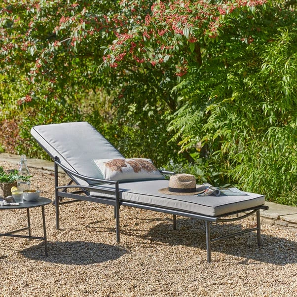 Windsor Lounger 4 Windsor Lounger - Image 2