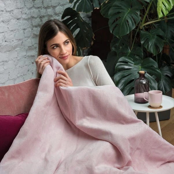 Dreamland IntelliHeat Velvet Plush Heated Throw 7 Dreamland IntelliHeat Velvet Plush Heated Throw - Image 5