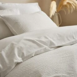 Seersucker Woven Cotton Duvet Cover & Pillowcase Set 40 Seersucker Woven Cotton Duvet Cover & Pillowcase Set -Home Luxe Studio 30934679 alt01