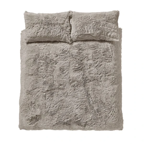 Catherine Lansfield Super Kingsize Cuddly Faux Fur Duvet Cover And Pillowcase Set 7 Catherine Lansfield Super Kingsize Cuddly Faux Fur Duvet Cover And Pillowcase Set - Image 5